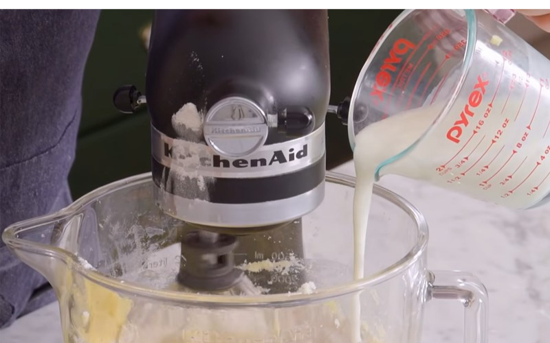 cach-lam-banh-kem-sinh-nhat-tai-nha-don-gian